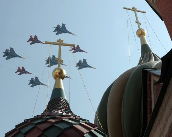 La Parade de la Victoire sur la place Rouge de Moscou. Le 9 mai 2010. - Sputnik Afrique
