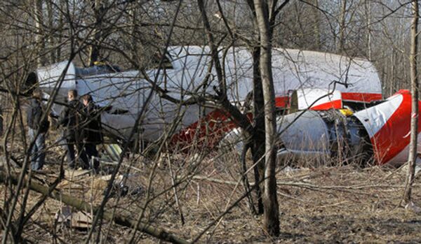 Crash de Smolensk : les enquêteurs russes interrogent en Pologne des témoins de l'accident - Sputnik Afrique