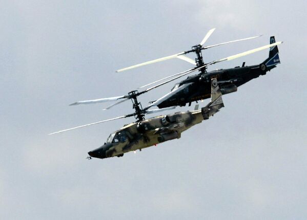 Hélicoptères de combat Ка-50 Black Shark (Requin Noir) et Ка-52 Alligator. - Sputnik Afrique
