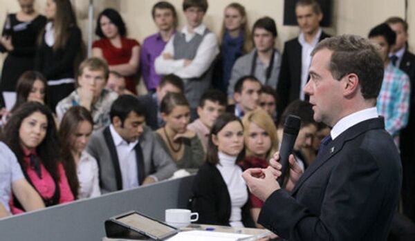Medvedev discute avec les étudiants de l'Université de Moscou - Sputnik Afrique