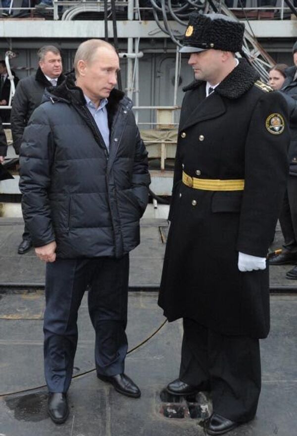 Le 9 Novembre, à Severodvinsk (région d’Arkhangelsk), le Premier ministre russe Vladimir Poutine a félicité l'équipage du sous-marin nucléaire Alexandre Nevski pour la réussite de la première vague d'essais. - Sputnik Afrique
