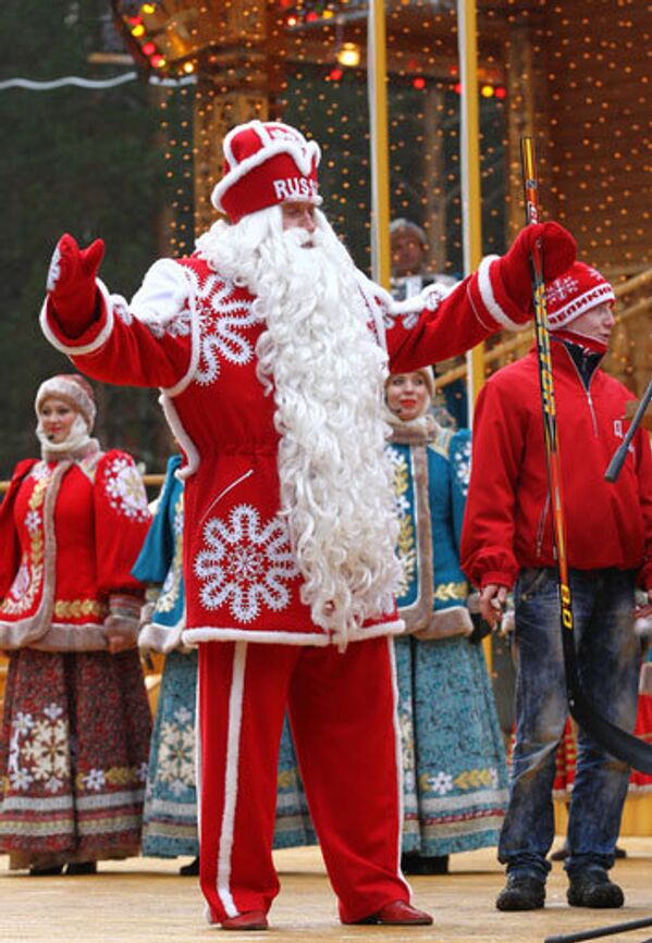 Ded Moroz, le père Noël russe, fête son anniversaire le 18 novembre. Il fait partie des personnages préférés des enfants en Russie. - Sputnik Afrique