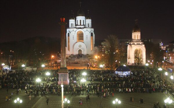 La ceinture était conservée depuis le 14e siècle au monastère de Vatopedi, en Grèce. Pendant ce temps, elle n'a jamais quitté le pays. Une seule exception a été faite pour la Russie. Sur la photo: les pèlerins devant la cathédrale du Christ-Sauveur à Kaliningrad pendant le service célébré à l'occasion de l'arrivée de la ceinture de la Vierge. - Sputnik Afrique