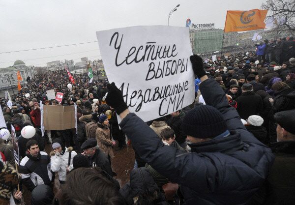 Les slogans et les revendications étaient d’une grande diversité. Les participants à la manifestation, principalement des moscovites, ont dit qu’ils étaient venus pour faire entendre leur voix et montrer qu’ils sont nombreux à se prononcer pour les élections honnêtes. - Sputnik Afrique
