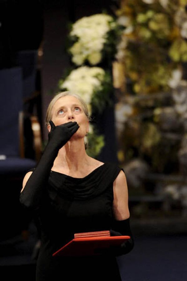 En photo: Claudia, la veuve de feu Ralph Steinman (Canada), qui a reçu le prix Nobel de médecine et de physiologie. - Sputnik Afrique