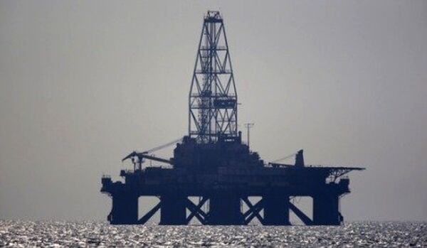 Mer d'Okhotsk: naufrage d'une plate-forme pétrolière - Sputnik Afrique