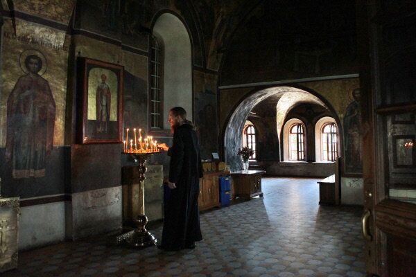 En photo: intérieur d'une des églises du monastère de Savvino-Storojevski. - Sputnik Afrique