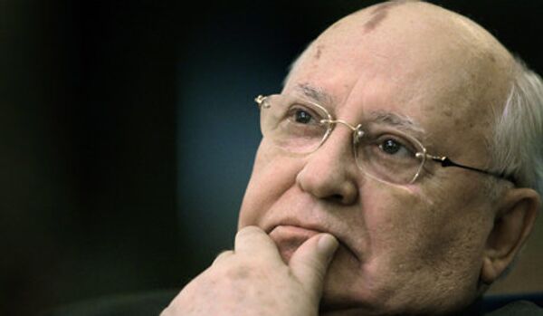 Gorbatchev a appelé à un référendum pour l'abolition de « l'autocratie » - Sputnik Afrique