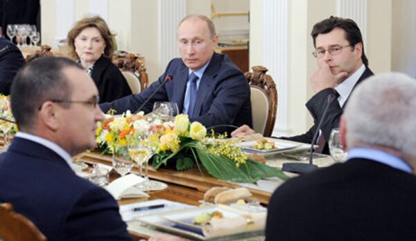 L’entretien de M. Poutine avec des politologues sur l’édification d’un Etat démocratique - Sputnik Afrique
