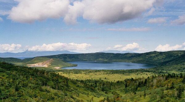 La réserve est ouverte aux touristes. Sur la photo: caldera du volcan Golovine - Sputnik Afrique