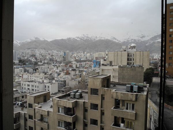 Un des quartiers les plus chics de la ville, situé dans le nord de Téhéran. On peut y voir des villas des riches iraniens et les maisons des diplomates. - Sputnik Afrique