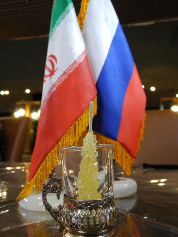 L'Iran et le drapeau russe - dans les restaurants de Téhéran on peut ressentir un respect particulier pour les hôtes russes. - Sputnik Afrique