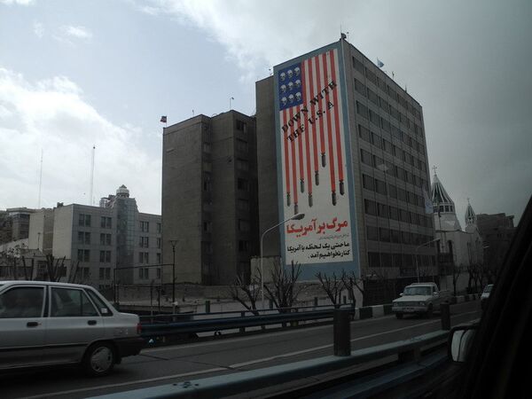 Sur la photo: une affiche anti-américaine à Téhéran. - Sputnik Afrique