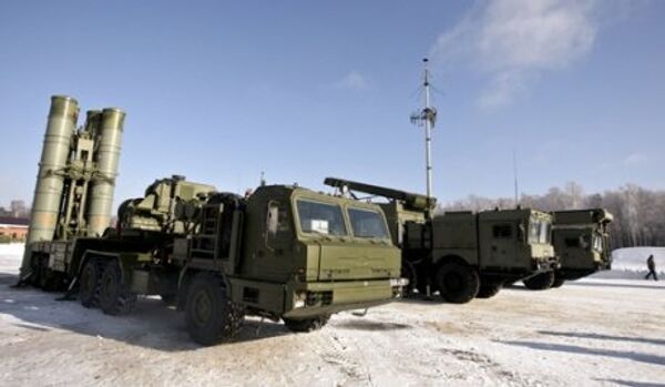 Trois groupes de systèmes S-400 seront fournis à l'armée en 2012 - Sputnik Afrique