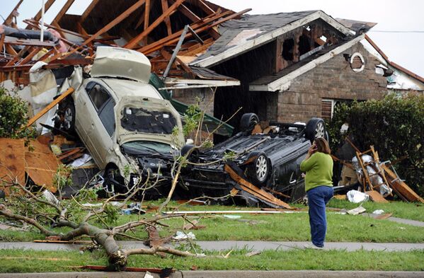 13 personnes ont été blessées suite à une série de tornades puissantes qui s’était abattue sur l’Etat américain du Texas et a provoqué de gros dégâts matériels. - Sputnik Afrique