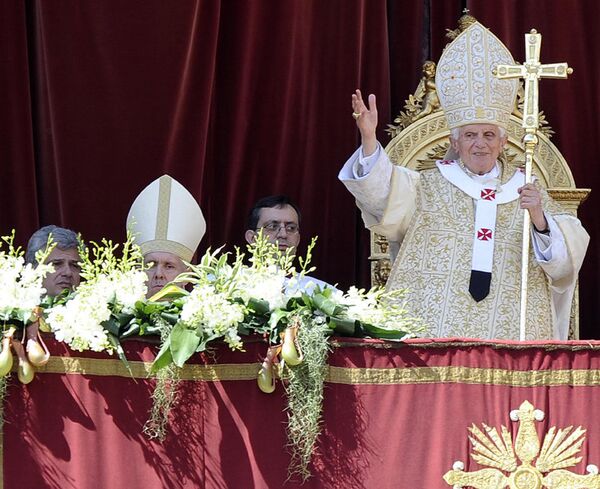 Dans son message prononcé du balcon de la cathédrale Saint-Pierre, le Pape Benoît XVI a prêté une attention particulière à la situation au Proche-Orient, sur la Terre Sainte et en Afrique. - Sputnik Afrique