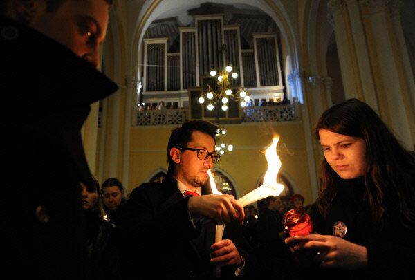 La Messe solennelle en l'honneur de Pâques dans la cathédrale de l’Immaculée-Conception de Moscou. - Sputnik Afrique