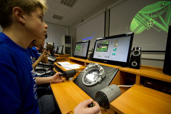 Les étudiants des Universités techniques russes passeront leurs stages dans le centre de simulation spatiale Cosmocentre. - Sputnik Afrique