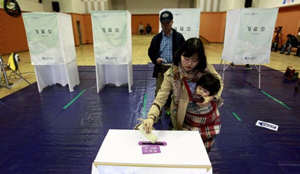 Corée du Sud : le parti au pouvoir remporte les législatives - Sputnik Afrique