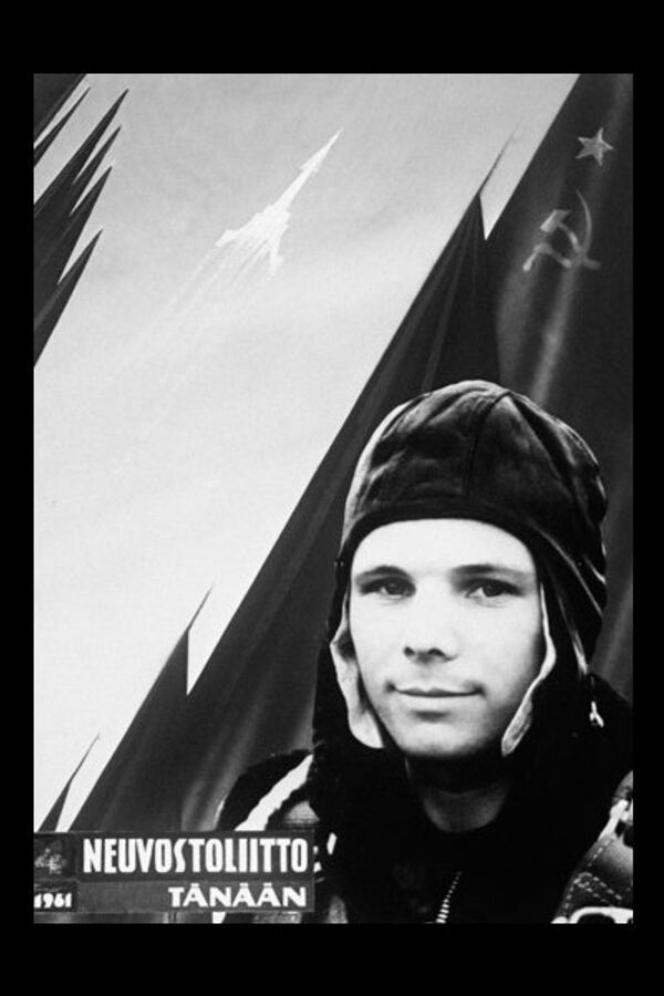 Sur la photo : une affiche finlandaise avec le premier homme dans l’espace. - Sputnik Afrique