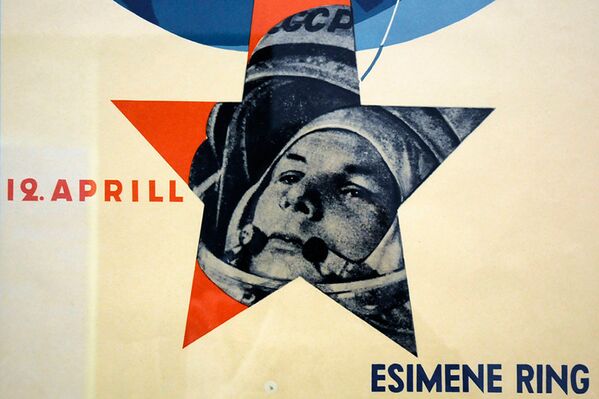 Une affiche avec le premier homme dans l’espace, Youri Gagarine dans un musée estonien. - Sputnik Afrique