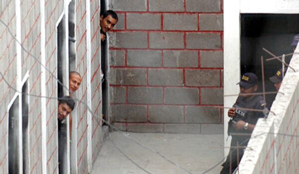 Brésil : les prisonniers mutins ont pris 128 personnes en otage - Sputnik Afrique