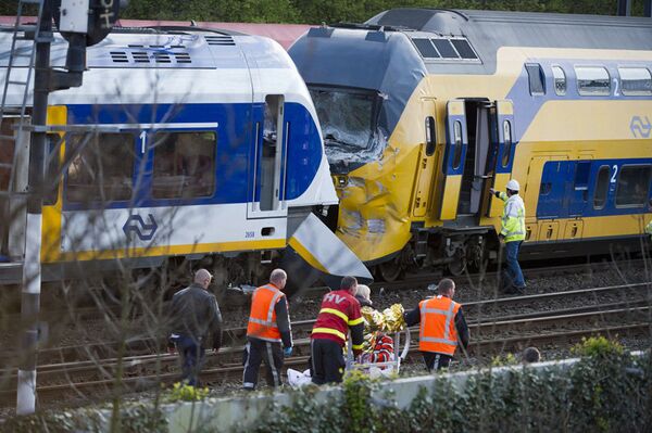 136 personnes ont été blessées samedi 21 avril dans une collision frontale entre deux trains dans la banlieue près d'Amsterdam aux Pays-Bas. La collision a eu lieu entre un train à grande vitesse qui se rendait à Uitgeest et un train régional qui roulait vers Nimègue. - Sputnik Afrique