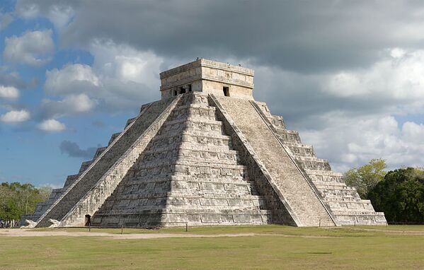 La pyramide de Kukulcán située à Chichén Itzá au Mexique. - Sputnik Afrique