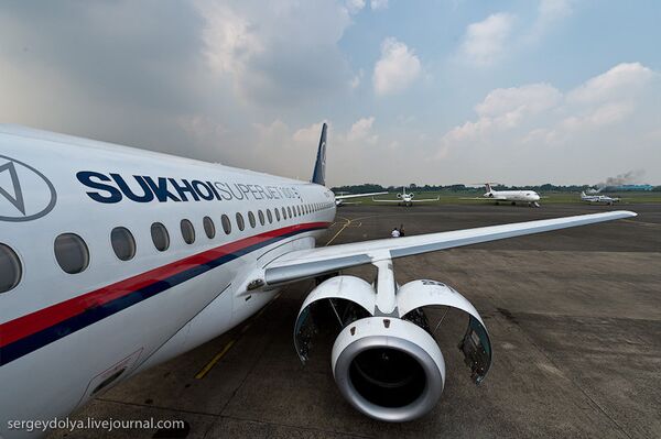L'avion de ligne russe Sukhoï Superjet-100 (SSJ-100) a disparu le 9 mai 2012 des écrans radars après un vol de démonstration à Jakarta. Les débris de l'avion ont été retrouvés sur les pentes du mont Salak à une hauteur de 1 600 kilomètres. - Sputnik Afrique