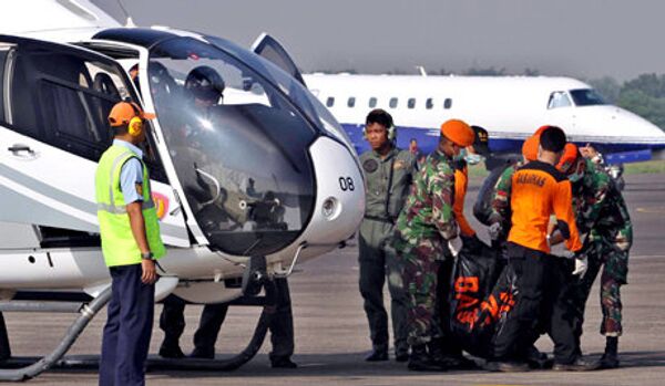 Crash SSJ-100 : corps de victimes transportés de Jakarta - Sputnik Afrique