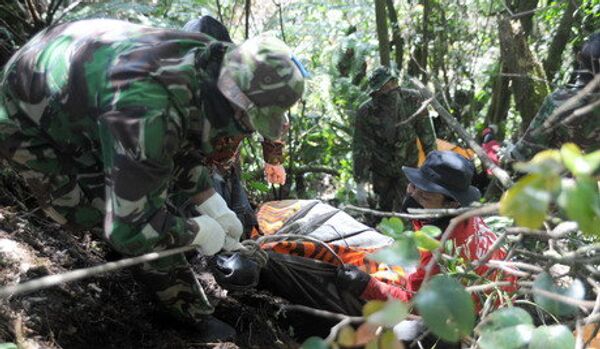 Indonésie : des enregistreurs de vol du SSJ-100 ont été trouvés - Sputnik Afrique