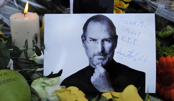 Apple appelle à porter des cols roulés noirs pour commémorer Steve Jobs - Sputnik Afrique