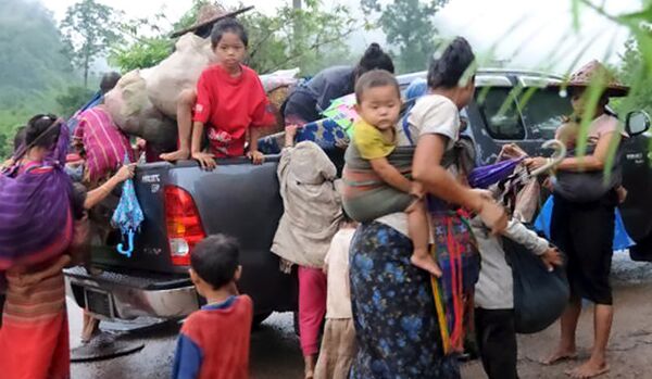 Des musulmans du Myanmar tentent de se sauver dans le pays voisin du Bangladesh - Sputnik Afrique