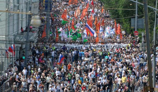 Un meeting de l'opposition a été organisé à Moscou le 12 juin, pendant la Journée de la Russie. Les manifestants ont défilé de la place Pouchkine jusqu'à l'avenue Sakharov, en passant par les boulevards du centre de Moscou. - Sputnik Afrique