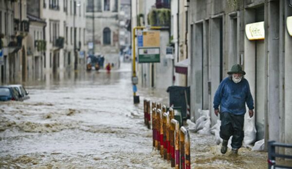 Des pluies torrentielles et des inondations en Angleterre - Sputnik Afrique
