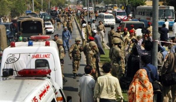 Des terroristes font exploser un camion militaire au Pakistan - Sputnik Afrique