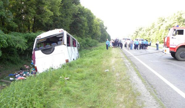 Les conducteurs du bus accidenté en Ukraine ont nommé la cause de la catastrophe - Sputnik Afrique