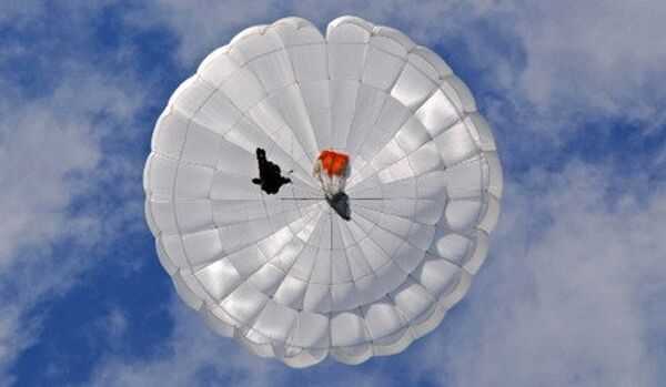 Les femmes parachutistes russes ont établi un record mondial - Sputnik Afrique