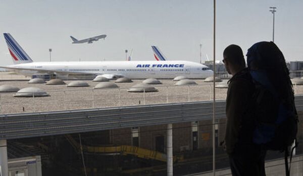 Endormie dans l'avion, une Française retourne à la case de départ - Sputnik Afrique
