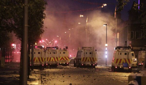 Heurts à Belfast : 7 policiers blessés - Sputnik Afrique