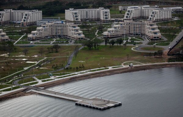 Sur la photo: les bâtiments de l'Université fédérale d’Extrême-Orient sur l'île Rousski à Vladivostok. - Sputnik Afrique
