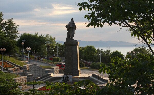 Sur la photo: le monument à l'amiral Stepan Makarov. - Sputnik Afrique