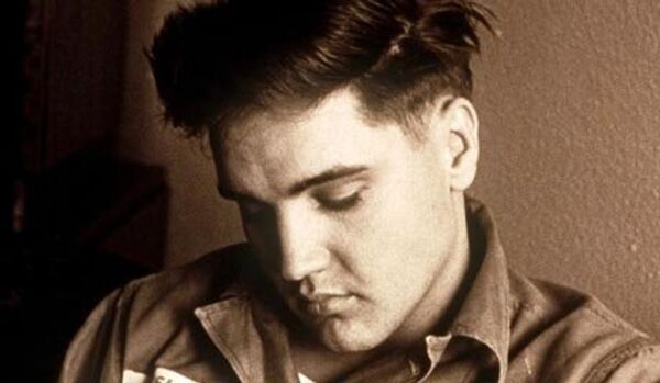 La Bible d'Elvis Presley a été vendue pour 94 000 dollars - Sputnik Afrique