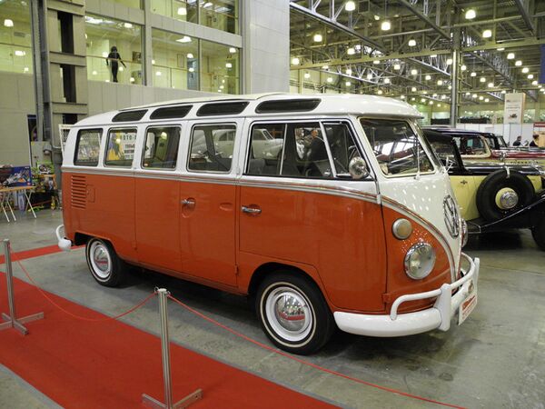 Des voitures légendaires à l'exposition Oldtimer-Gallery (Moscou) - Sputnik Afrique