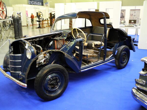 Des voitures légendaires à l'exposition Oldtimer-Gallery (Moscou) - Sputnik Afrique