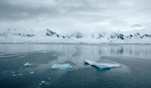 Antarctique : une fissure découverte dans les glaces agrandit - Sputnik Afrique