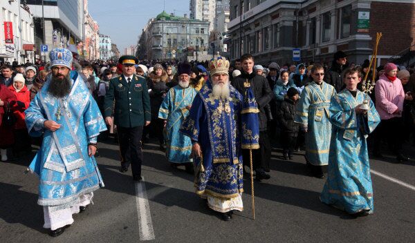 Sur la photo: la procession religieuse organisée à l’occasion de la fête de l’icône de Notre-Dame-de-Kazan et de la Journée de l’Unité nationale à Vladivostok. - Sputnik Afrique