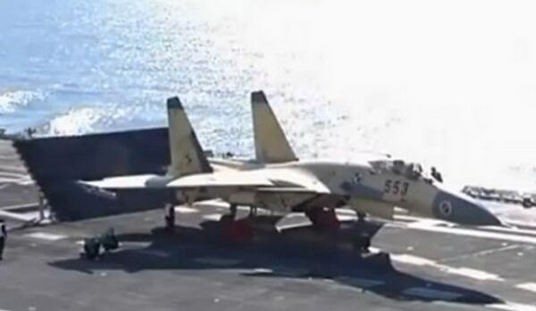 Le chasseur J-15 a atterri sur le porte-avion Liaoning - Sputnik Afrique