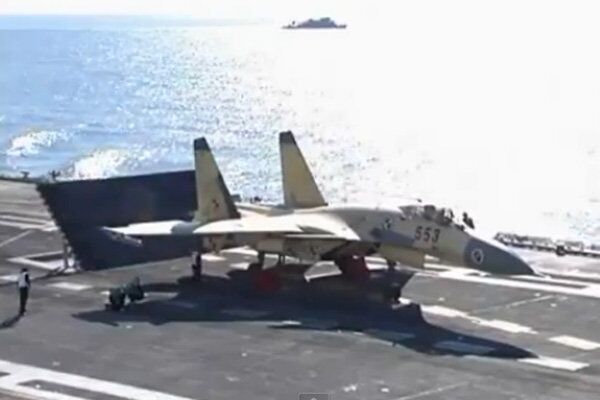 Le chasseur J-15 a atterri sur le porte-avion Liaoning - Sputnik Afrique