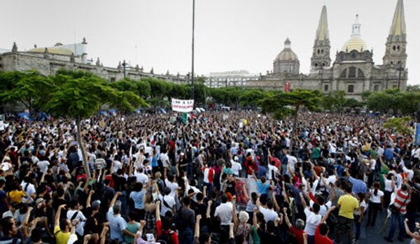 Investiture du président du Mexique accompagnée d'affrontements entre la police et les manifestants - Sputnik Afrique